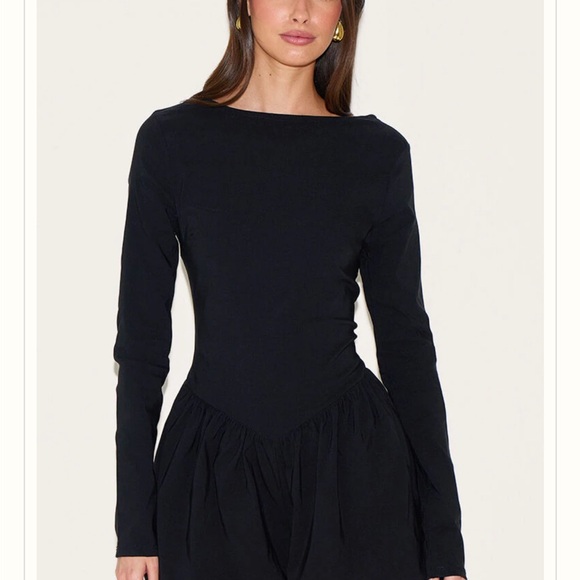 Dresses & Skirts - Elegant Black Long Sleeve Top